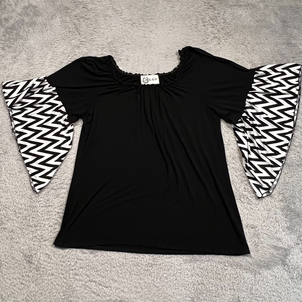 Lucky & Blessed Off Shoulder Blouse Top Black Geometric 3/4 Bell Sleeve Womens L